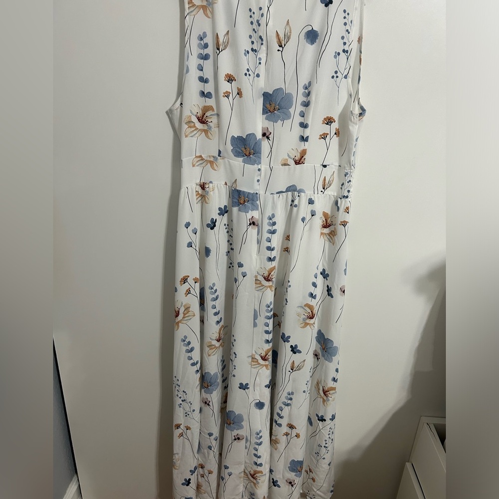 White dress with flowers. Used but in good condition. Size 14 - Picture 4 of 6